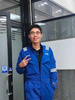 <p>图片中的人是</p>