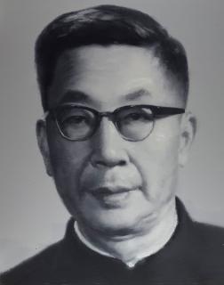 <p>关键词猜人物：伦敦大学亚非学院汉语口语老师、祖籍辽宁、中国现代小说家、剧作家、代表作《我这一辈子》、《茶馆》、《骆驼祥子》。</p>