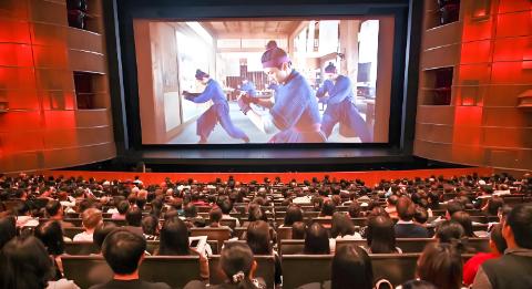 <p>At 8:45 tonight，school will play a movie.</p>