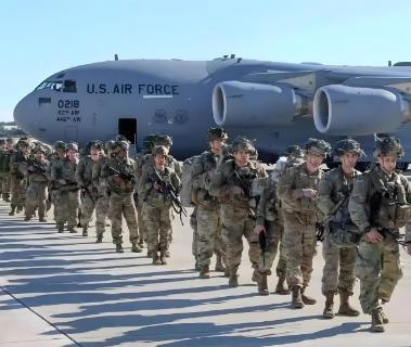 <p>A troop was ( ) along the border.</p>