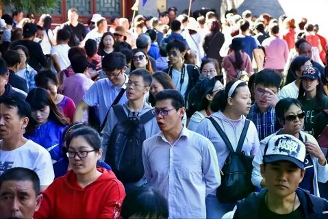 <p>1.More and more of the world’s population will be living in towns. </p>
