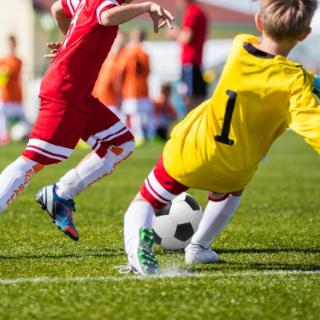 <span>Healways _________ football games.</span>