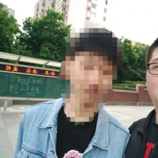 下图中被马赛克的人是？