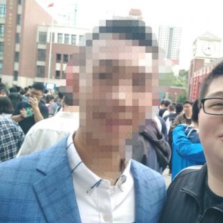 下图中被马赛克的人是？