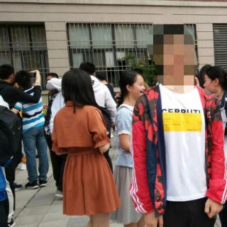 下图中被马赛克的人是？