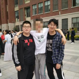 下图中被马赛克的人是？