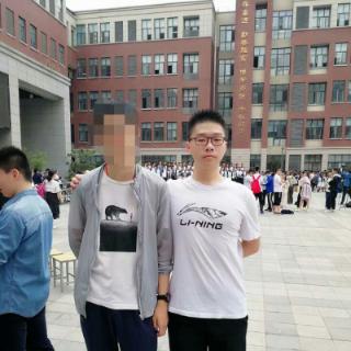 下图中被马赛克的人是？