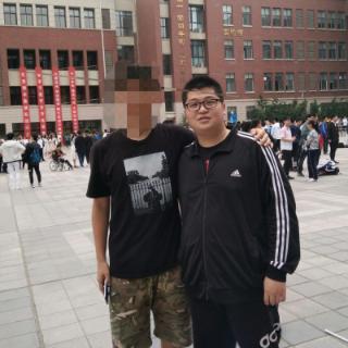 下图中被马赛克的人是？