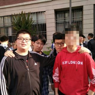 下图中被马赛克的人是？