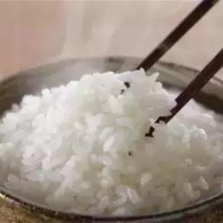 P138,捞米饭和蒸米饭相比，（&nbsp; &nbsp; &nbsp; ）营养素保存更好。