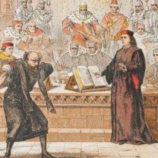 鲍西亚在剧中女扮男装后的角色是什么？