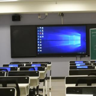 学校建有先进的数字教室，通过智能课桌支持高互动的课堂。数字教室的位置是：