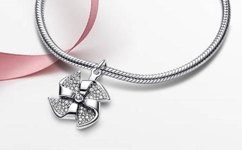 <p>新员工什么时候可以获得Pandora Values Charm？</p>