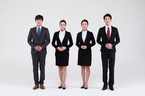 <p>哪些国家送礼习惯双手奉上?</p>