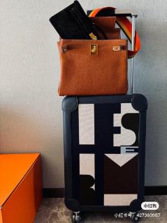 <p>关于行李箱描述，以下说法正确的是？</p>