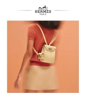 <p>关于图片中包款，描述正确的是？</p>