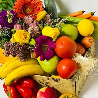 <p>What is the idea behind having fresh fruit, vegetables, and flowers just inside a store?</p>