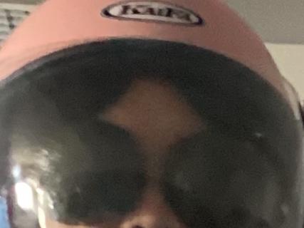 <p>图片中的是谁 a苍蝇b王杰c西施懂 d高歌</p>