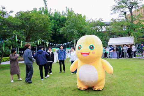 <p>Who is in it &#xff1f;</p>