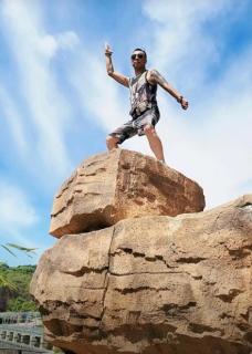 <p>图片中是哪位网红?</p>