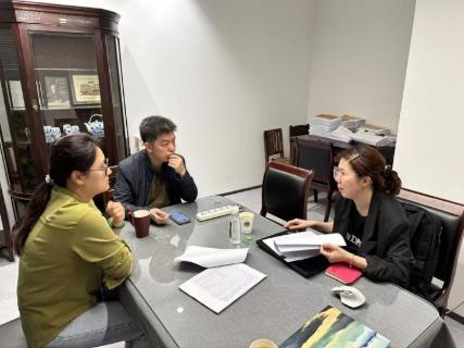 <p>前往上教社验收援老项目的过程中，外研社财务老师被安排到了陈列室进行验收，请问这是为什么？ </p>