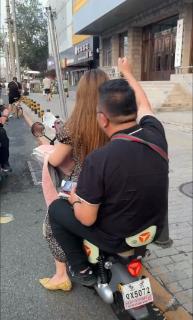 <p>请问以下哪种行为危险程度最高，有可能导致腿部受伤？</p>