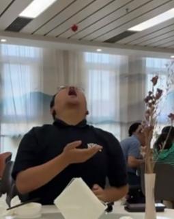 <p>请问2024财年田硕老师【没有】表演过用嘴接哪种食物？</p>