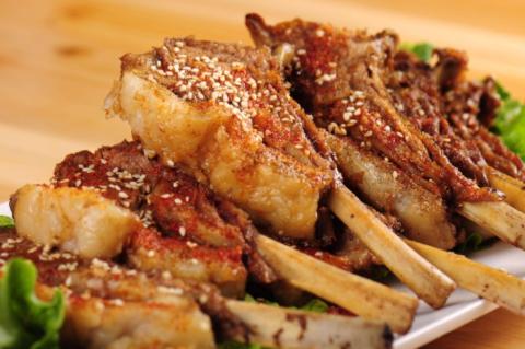 <p>有些人不喜欢吃_____(yángròu-mutton)</p>