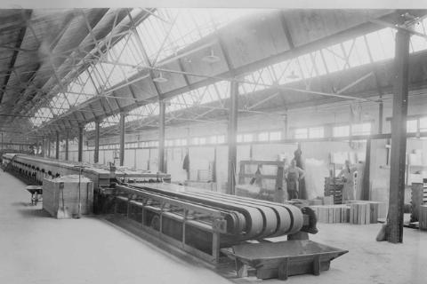 <p>What is the industry standard for making glass today?</p>