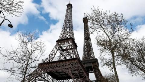 <p>What is the name of the mini Eiffel Tower?</p>