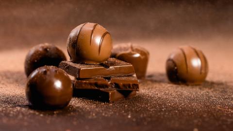 <p><strong>I’m not a big fan of dark chocolate, _______ I avoid it whenever possible.</strong></p>