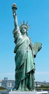 <p>The Statue of Liberty, <u>located on</u> Liberty Island in New York, <u>is </u>one of the most famous tourist sites in New York City.自由女神像<u>位于</u>纽约市自由岛上，<u>是</u>纽约最著名的旅游景点之一。<span data-tex=""> </span></p>