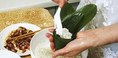<p>________ the rice and filling into the funnel.</p>