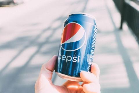 <p>Which color should you look for while throwing <strong><u>cans</u></strong>?</p>