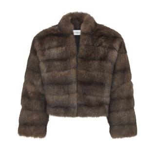 <p>这件作品是什么材质，产自哪里？</p>