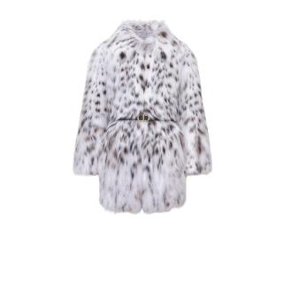 <p>这件作品是什么材质，有什么特征？错误的是？</p>