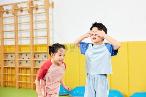 <p>以下哪个不是幼儿期儿童性格的典型特点？</p>