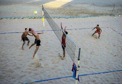 <p>看图片，选出合适的选项</p>