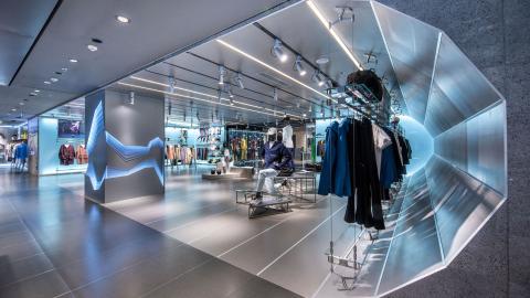 <p>华南的第三家店铺是以下哪一个？</p>