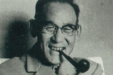 <p>关于图片中的人物，描述正确的是？</p>