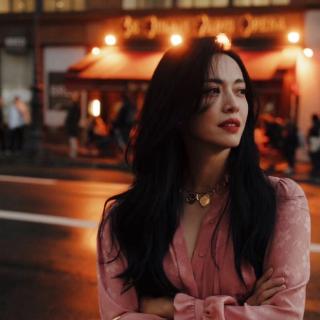 <p>这张图片是哪位老师的头像</p>