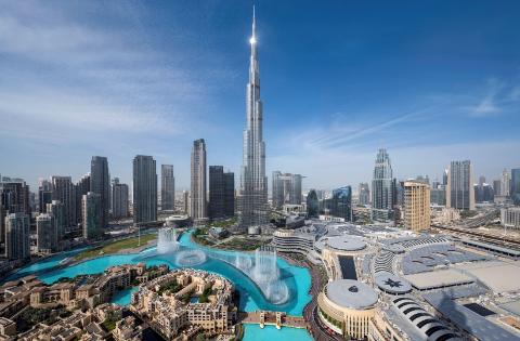 <p>What famous building is in Dubai?</p>