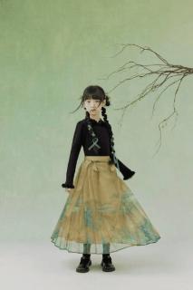 <p>以上新中式风服装适合的包包是哪个</p>
