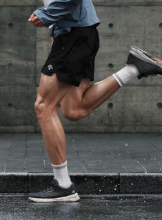 <p>本季知识要点关于跑步运动，对于冬季装备的需求是？</p>