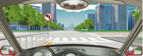 <p>在这个路口可以掉头。</p>