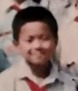 <p>图片中的人是</p>