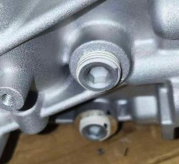 <p>When replacing the motor lubricating oil of the AVATR, its drain/fill plugs can be reused. However, under what circumstances do you need to replace the plug?</p>