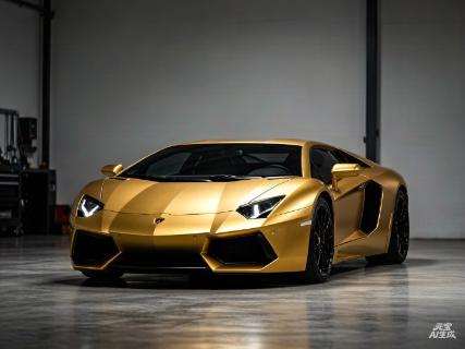 <p>What color is this Lamborghini? </p>