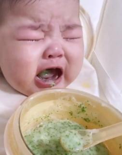 <p>爱吃饭 ài chīfàn</p>