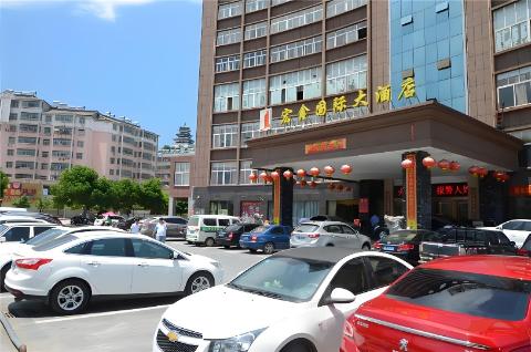 <p>What are the ( ) of finding a parking space right outside the hotel?</p>